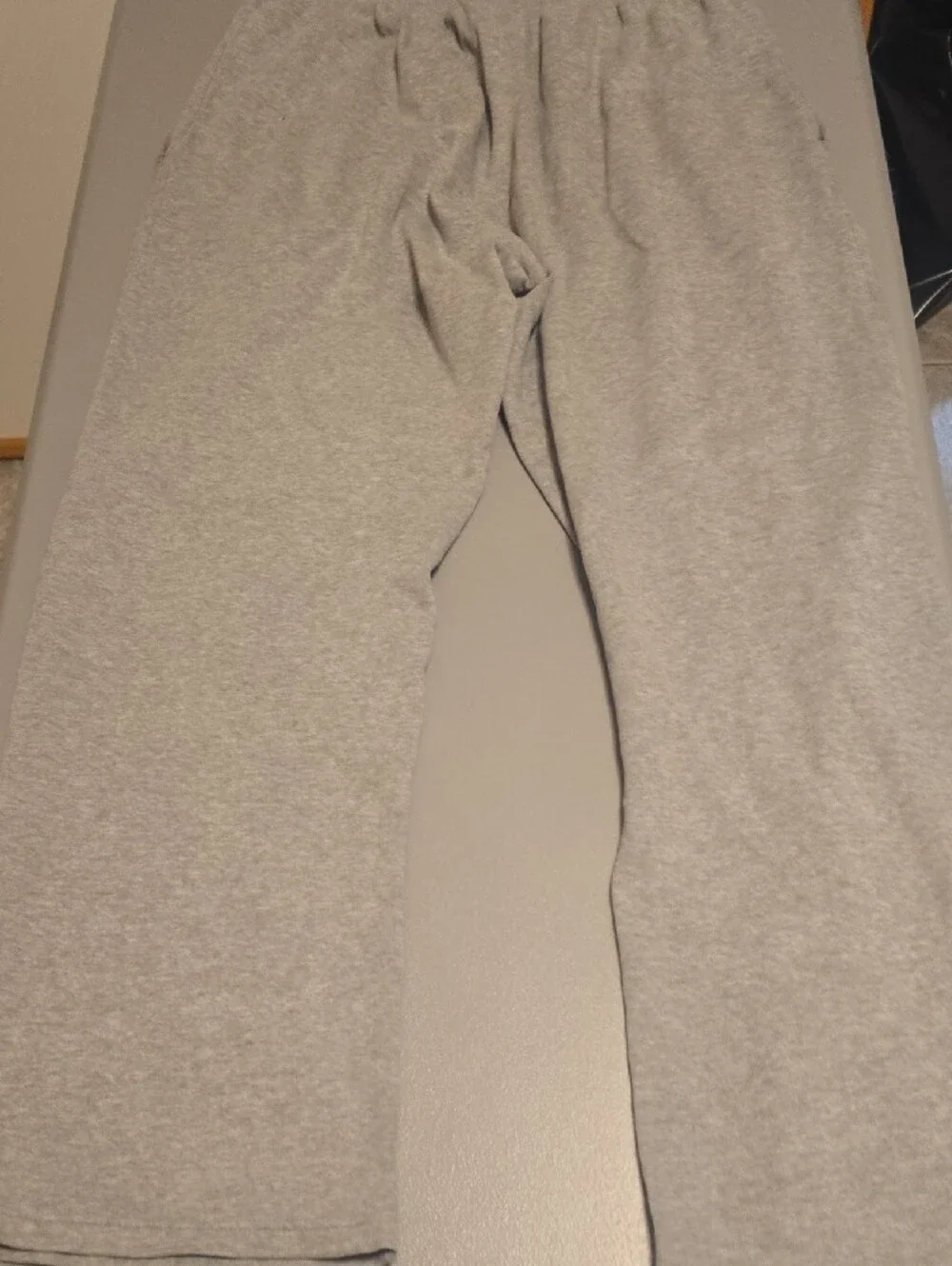 Under Armour Men's Large Light Gray Sweat Pants with Navy CC Logo